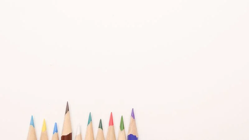 Crayons de couleur et matériel de dessin professionnels