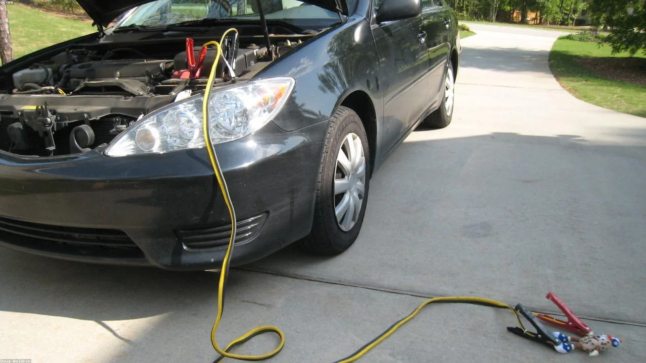 Guía de compra: cómo elegir el mejor cargador de batería para coche y moto